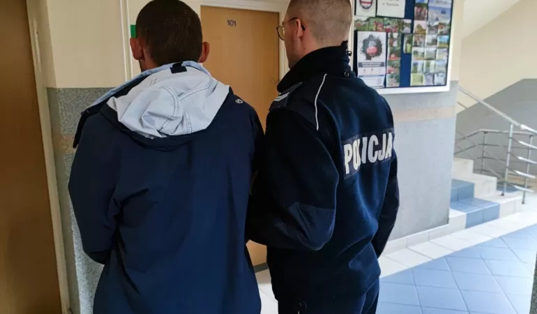 Nietrzeźwy (i poszukiwany) kierowca volkswagena w rękach policjantów