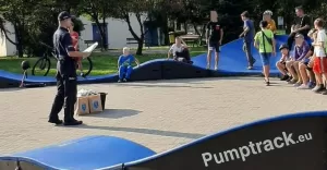 Bezpieczny sk8park & pumptrack - spotkanie mundurowych z młodzieżą