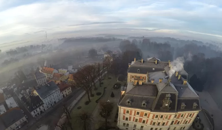 smog,zamek,dron