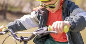 dziecko, rower, kask