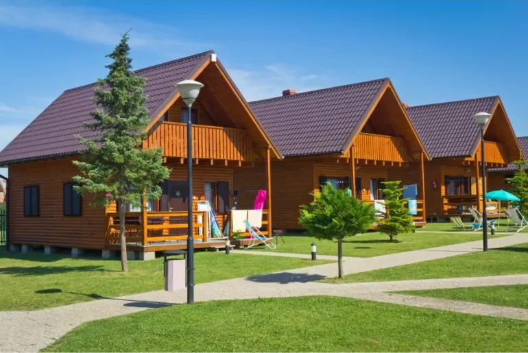 Planujesz wakacje? Wybierz domki w Pobierowie