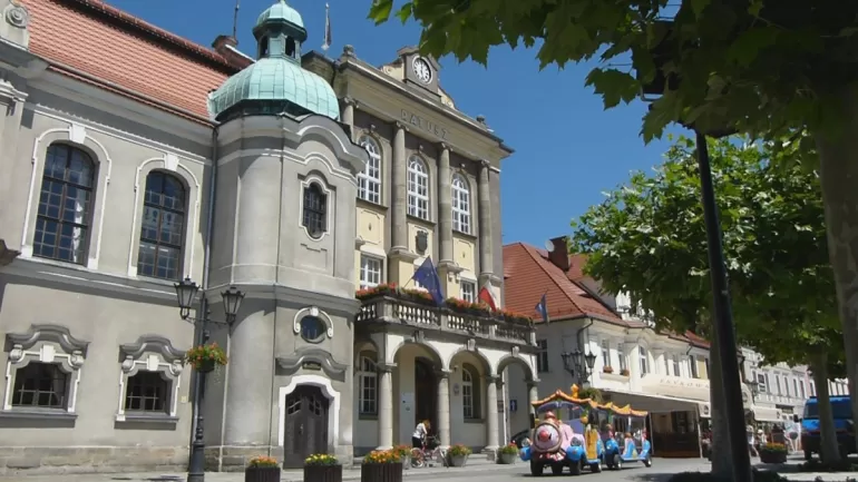 ratusz, ciuchcia