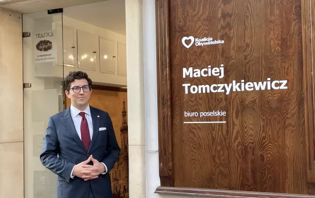 [WIDEO, FOTO] Maciej Tomczykiewicz otworzył w Pszczynie biuro poselskie