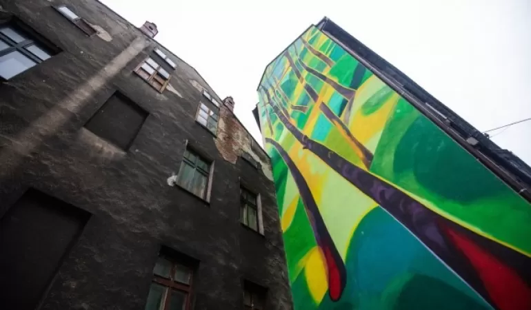 Antysmogowy mural "Święto Drzewa" autorstwa Ewy Ciepielewskiej
