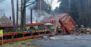 Pożar zajazdu przy DK-1 w Kobiórze - 01.01.2018