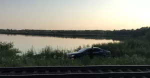 Volkswagen utknął przy torach w Goczałkowicach-Zdr