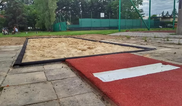 Skocznia w dal, szkoła, Daszyńskiego