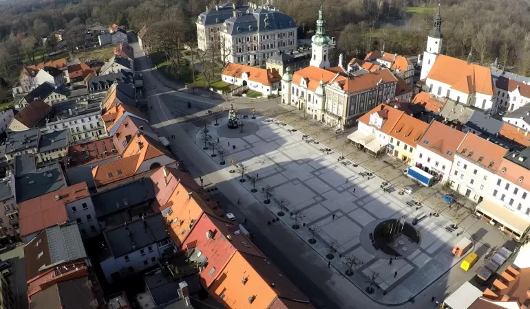 rynek, ratusz, zamek, muzeum