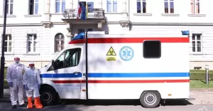 Wymazobus pobiera próbki od mieszkańców powiatu