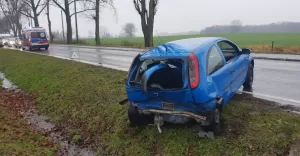 Zderzenie dwóch osobówek na DW 939 w Łące