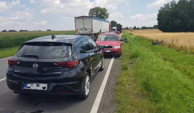 Wypadek w Miedźnej. Motocykl zderzył się czołowo z