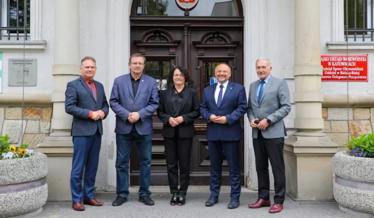 W obecnej kadencji Zarząd Powiatu tworzą: Grzegorz Wanot - starosta pszczyński, Damian Cieszewski - wicestarosta, G