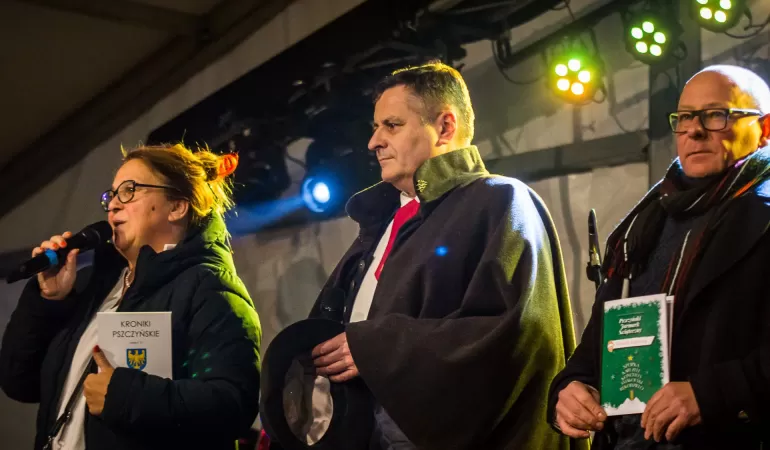 Podczas Pszczyńskiego Jarmarku Świątecznego zaprezentowano najnowszy numer „Kronik pszczyńskich” - 12.2022