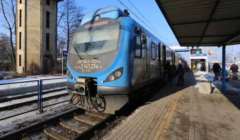 dworzec, pociąg, koleje śląskie