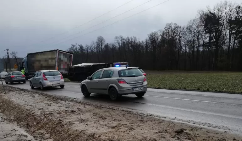 Przyczepa w rowie - 10.02.2020