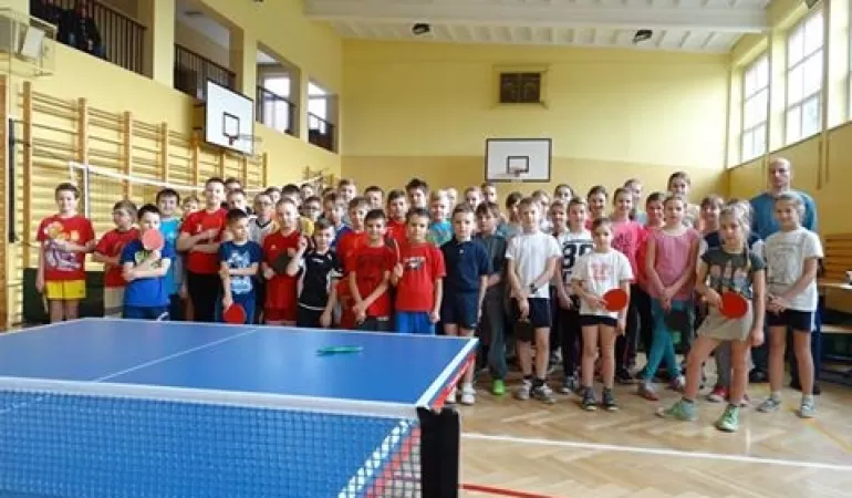 Uczestnicy III Grand Prix w tenisie stołowym