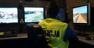 Policja, policjant, monitoring, kamery