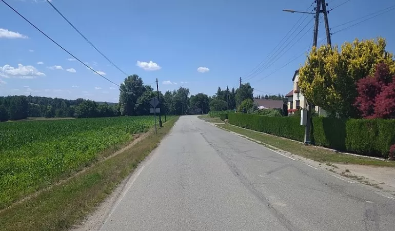 Ul. Zebrzydowicka w Pielgrzymowicach przed przebudową - 07.2023
