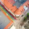 [FOTO] Kolorowe wstążki nad ulicą Bankową. Nawiązują do strojów ludowych Zespołu Regionalnego Pszczyna