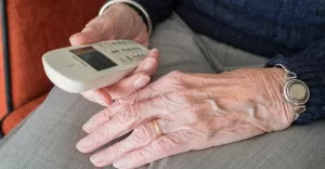 senior, telefon, oszustwo