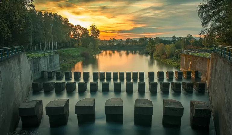 Wschód słońca nad Jeziorem Goczałkowickim