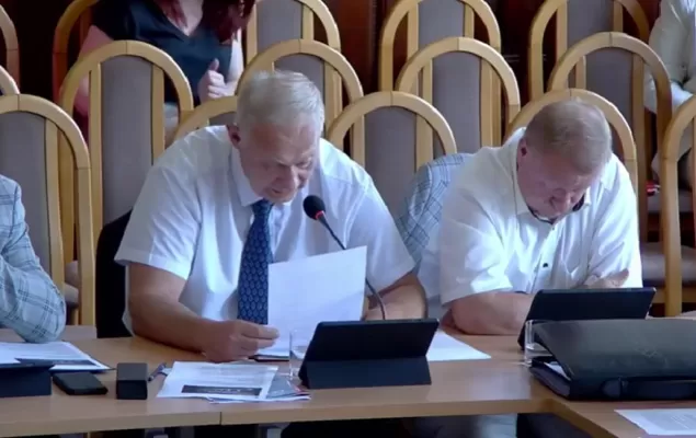Stanowisko klubu radnych PiS w sprawie wotum zaufania dla Zarządu Powiatu. Burzliwa dyskusja na sesji