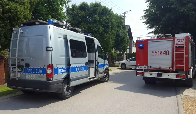Zderzenie dwóch pojazdów na skrzyżowaniu Bratniej