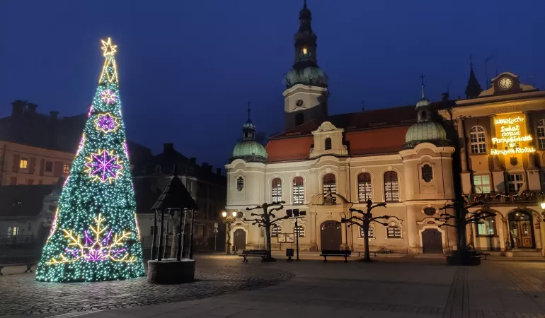 choinka na pszczyńskim rynku - 10.12.2020