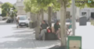 Nazywają ich „menelami”. Okupują rynek i park - 22.08.2022
