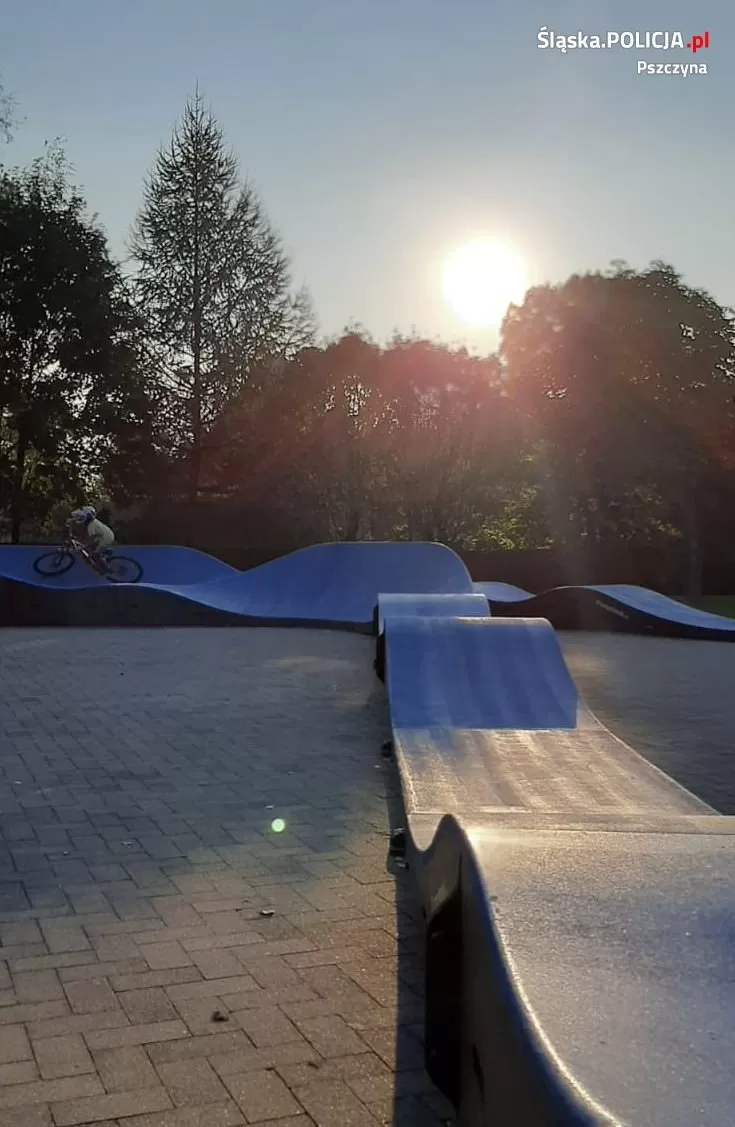 Bezpieczny sk8park & pumptrack - spotkanie mundurowych z młodzieżą