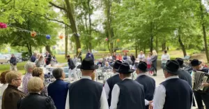 Dolanie z Łąki na inauguracji sezonu letniego w ogrodzie szpitala - 23.05.2025
