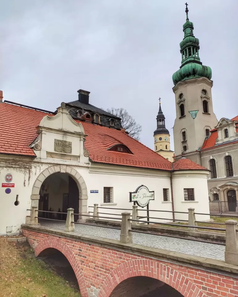 pszczyna,terazwpszczynie,rynekwpszczynie,bramawybrancow,kościółewangelicki,kosciolkatolicki,luty