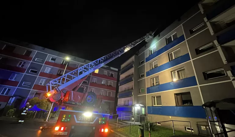 Wola: uszkodzony dach budynku wielorodzinnego. Ewakuowano 18 osób
