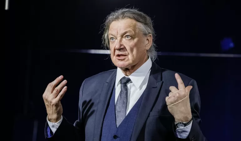 "On tu już jest"
