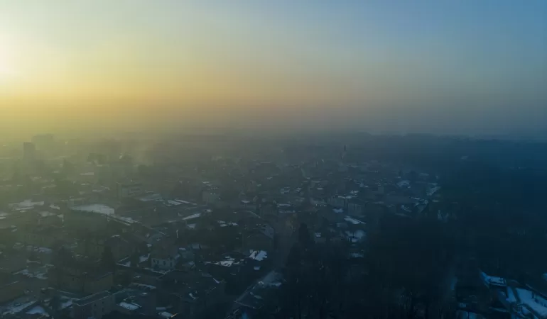 Pszczyna skąpana w smogu