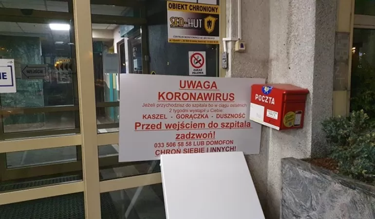 Informacja przed wejściem do Szpitala Wojewódzkiego w Bielsku-Białej