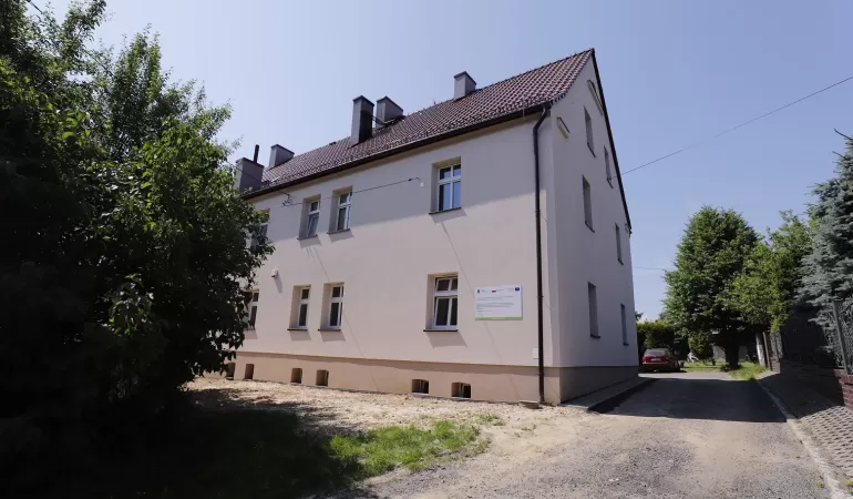Budynek przy ul. Tysiąclecia w Łące ocieplony