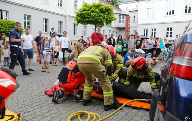 [ZDJĘCIA] Piknik Rodzinny "Bezpieczny powiat": w angażujący sposób o bezpieczeństwie