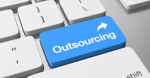 Outsourcing czy własny dział kadrowo-płacowy - co się bardziej opłaca?