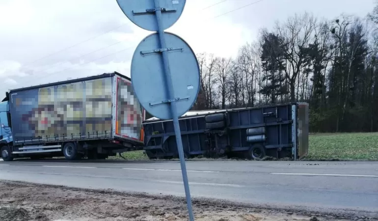 Przyczepa w rowie - 10.02.2020