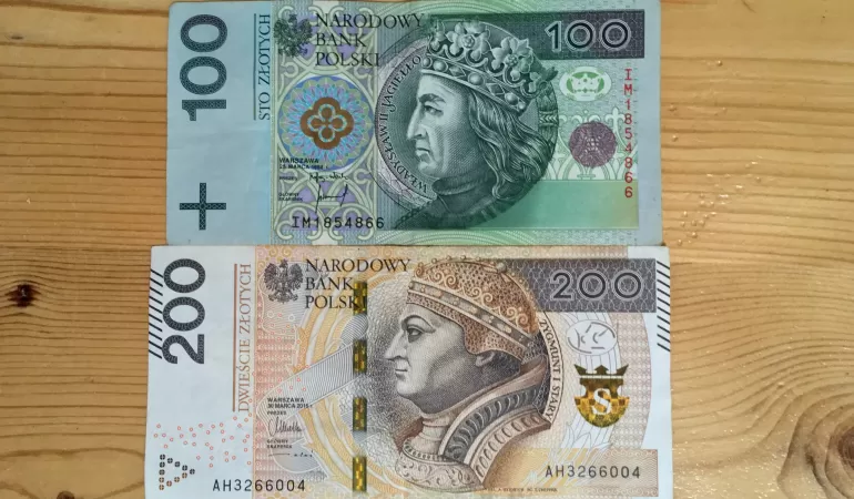 300, dobry start, pieniądze
