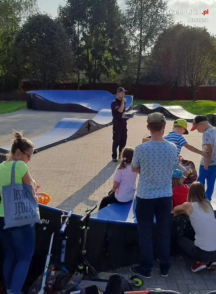 Bezpieczny sk8park & pumptrack - spotkanie mundurowych z młodzieżą