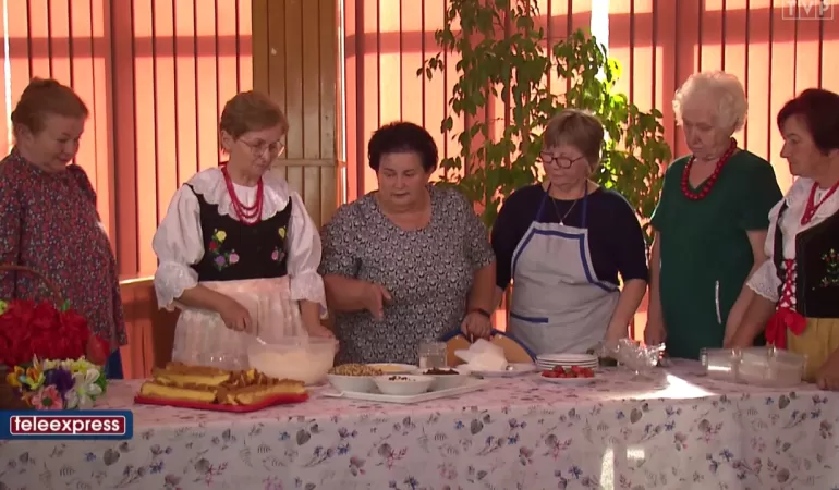 Koło Gospodyń Wiejskich w Ćwiklicach specjalizuje się w przygotowaniu pszczyńskiej kopy. Członkinie wystąpiły w Tel