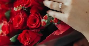 Czy warto kupić pierścionek zaręczynowy przez Internet?