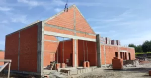 Mury budynku nowej strażnicy w Krzyżowicach
