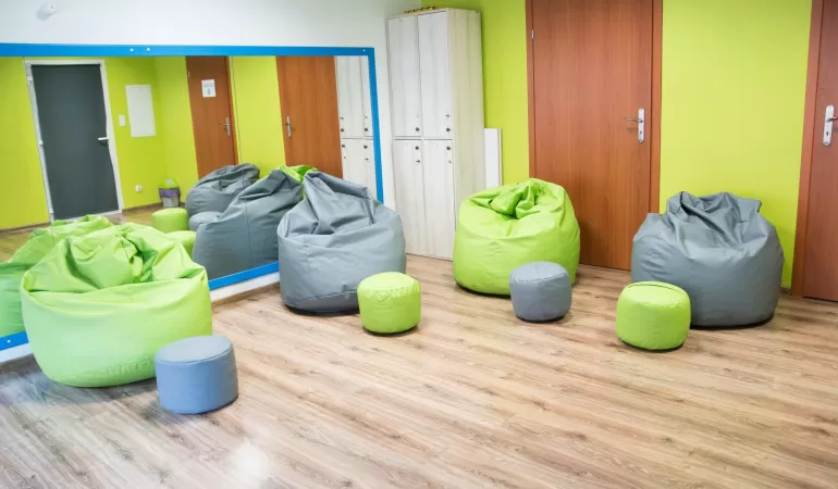 FIZJOS - MASAŻ - REHABILITACJA - SZKOŁA RODZENIA,Auto Myjnia