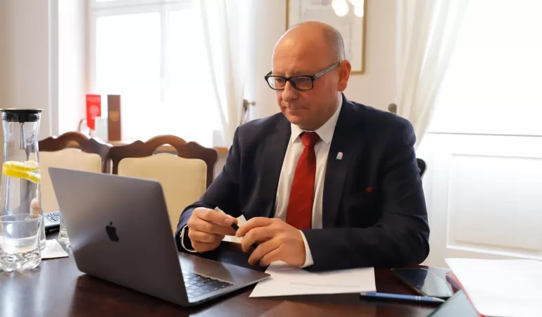 Spotkanie burmistrza z zespołem zarządzania kryzysowego