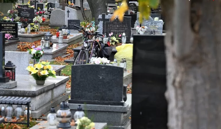 Zadbaj o swoje bezpieczeństwo w okresie Wszystkich Świętych