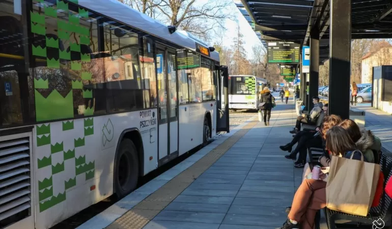 Komunikacja powiatowa, autobus, centrum przesiadkowe