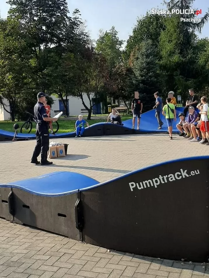 Bezpieczny sk8park & pumptrack - spotkanie mundurowych z młodzieżą